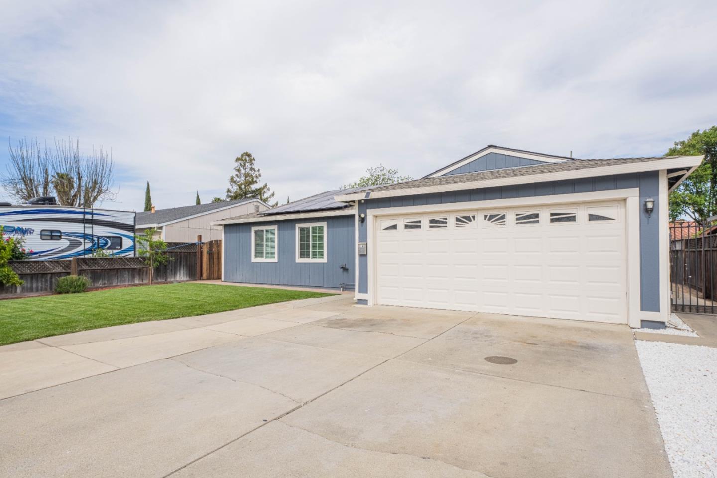 Detail Gallery Image 2 of 30 For 8340 Forest St, Gilroy,  CA 95020 - 4 Beds | 2 Baths