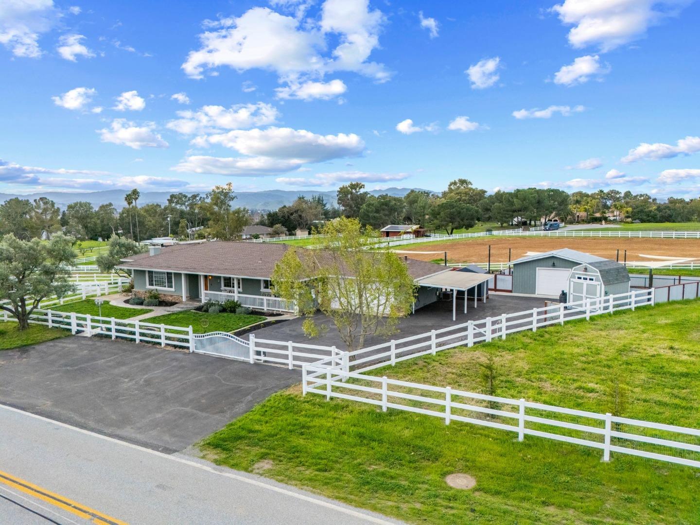 Detail Gallery Image 2 of 36 For 2985 Roop Rd, Gilroy,  CA 95020 - 4 Beds | 2/1 Baths