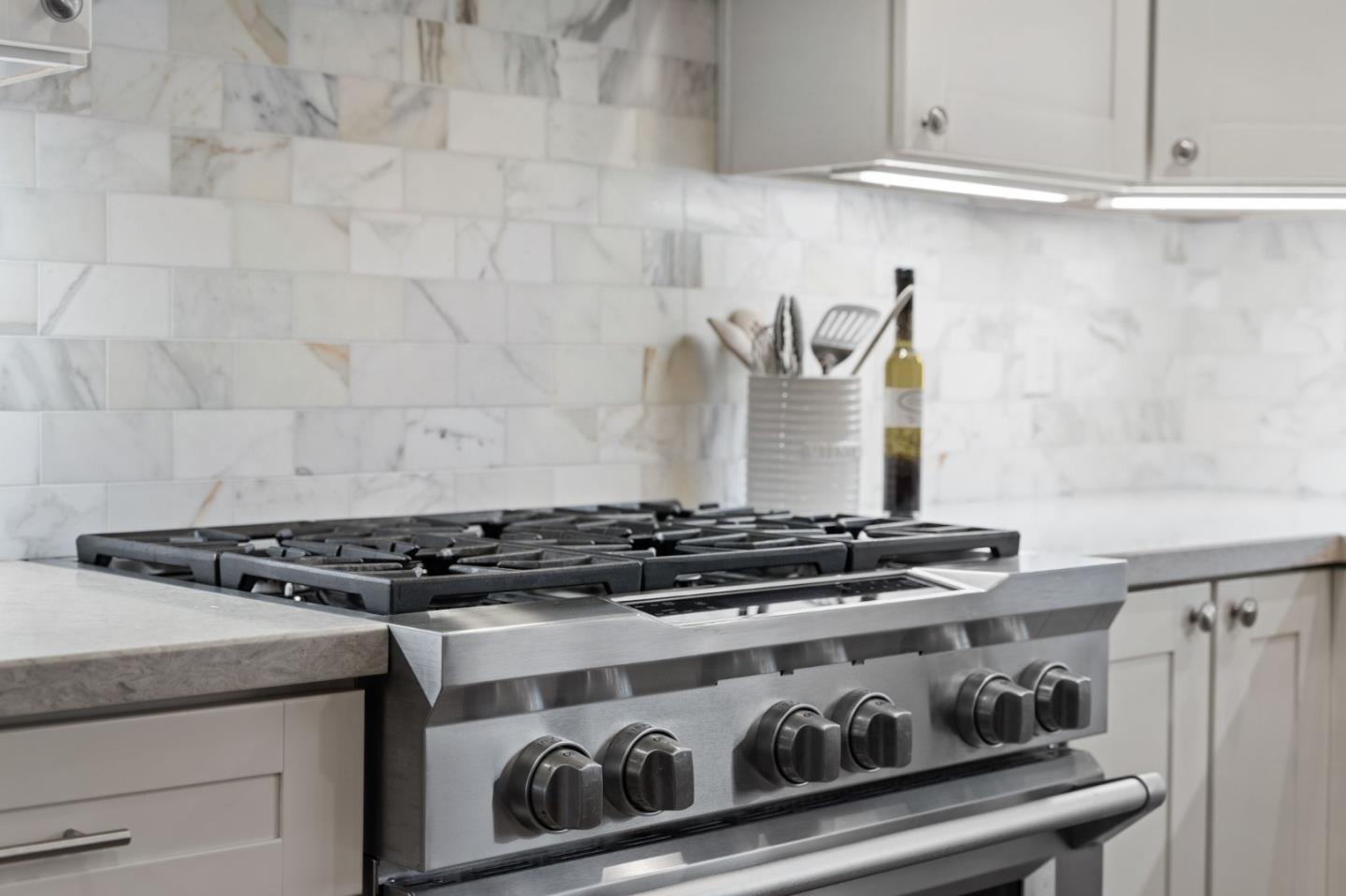 Detail Gallery Image 6 of 36 For 2985 Roop Rd, Gilroy,  CA 95020 - 4 Beds | 2/1 Baths