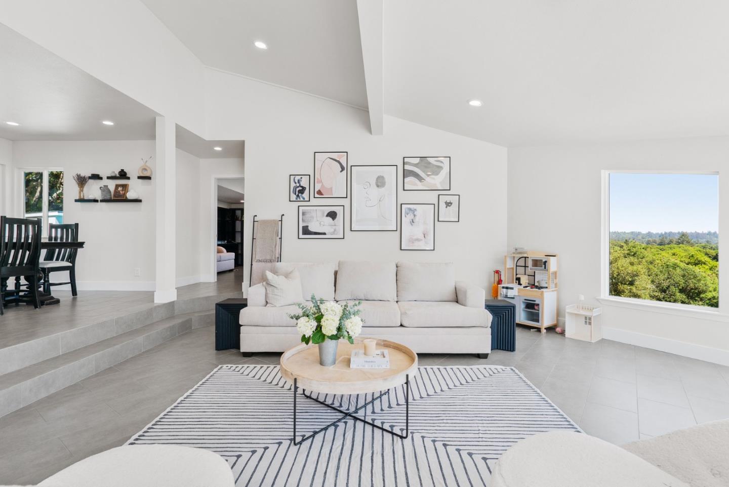 Detail Gallery Image 25 of 93 For 532 Moonrise Ln, Aptos,  CA 95003 - 6 Beds | 4/1 Baths