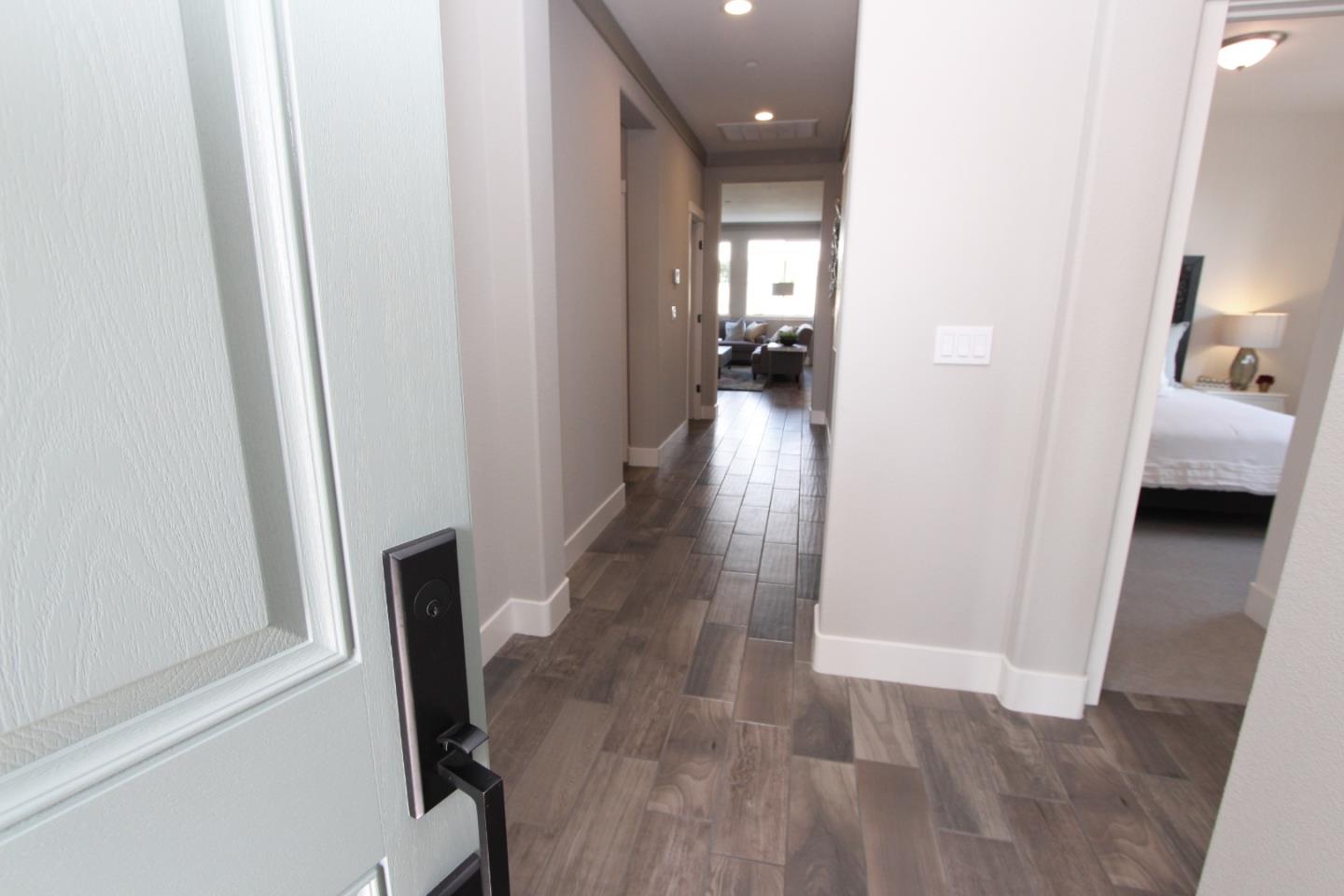 Detail Gallery Image 2 of 23 For 1269 Gypsum Ct #2-18,  Los Banos,  CA 93635 - 4 Beds | 2 Baths