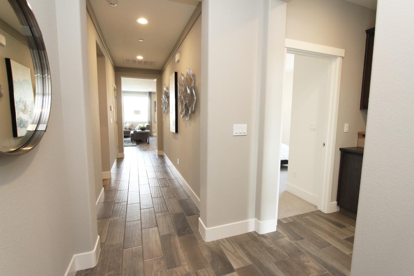 Detail Gallery Image 3 of 23 For 1269 Gypsum Ct #2-18,  Los Banos,  CA 93635 - 4 Beds | 2 Baths