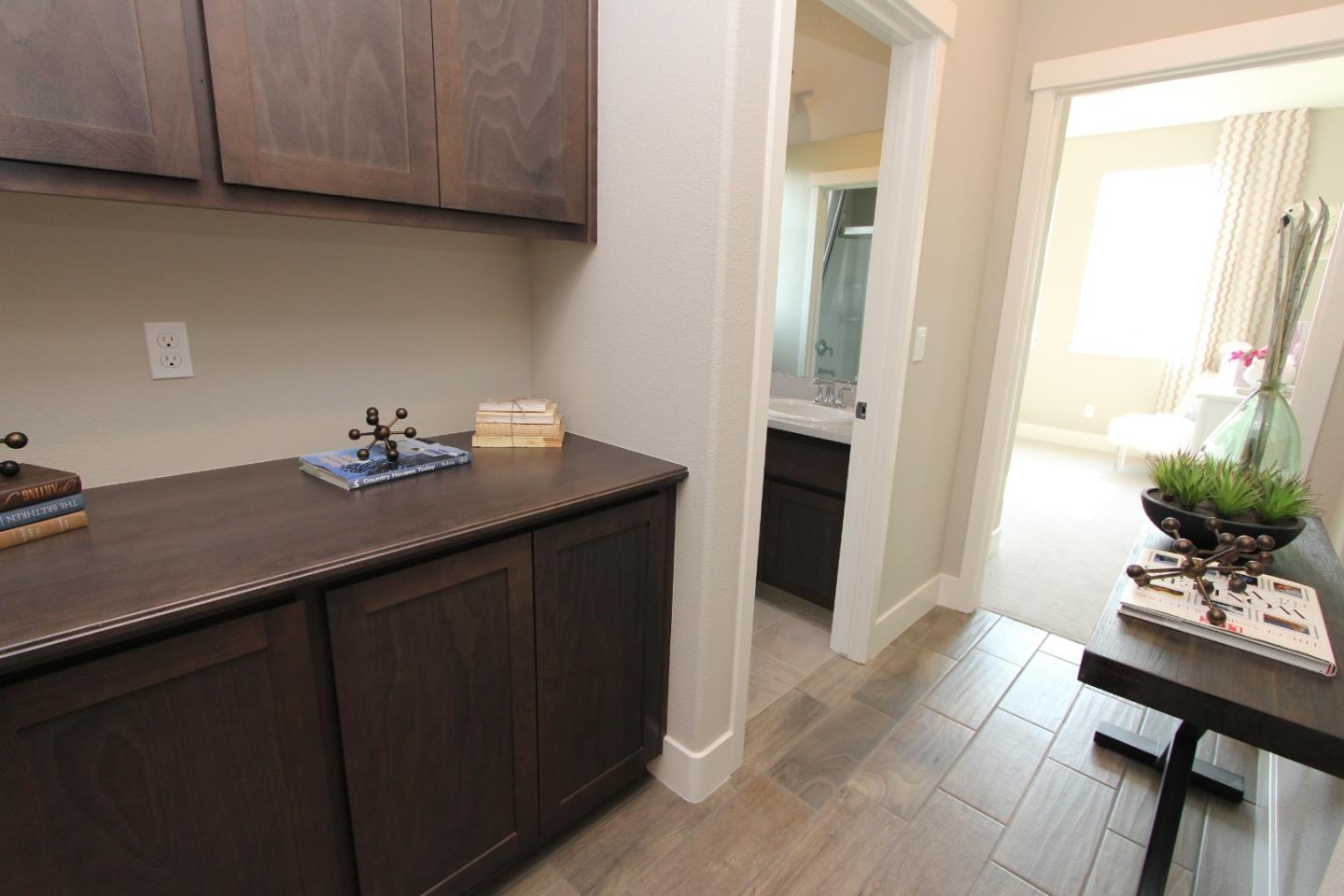 Detail Gallery Image 5 of 23 For 1269 Gypsum Ct #2-18,  Los Banos,  CA 93635 - 4 Beds | 2 Baths
