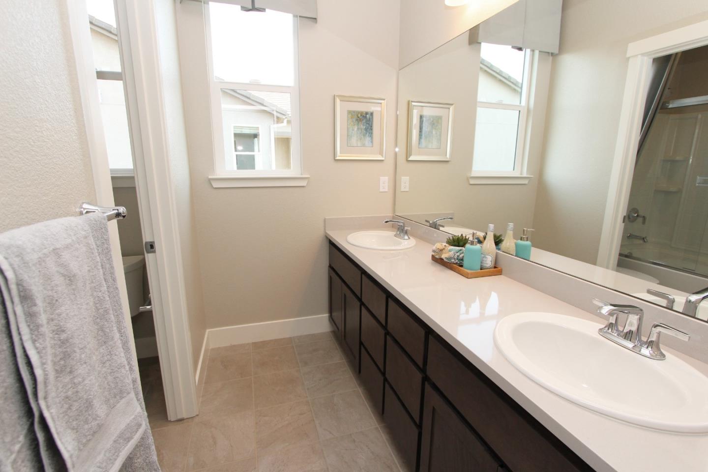 Detail Gallery Image 8 of 23 For 1269 Gypsum Ct #2-18,  Los Banos,  CA 93635 - 4 Beds | 2 Baths