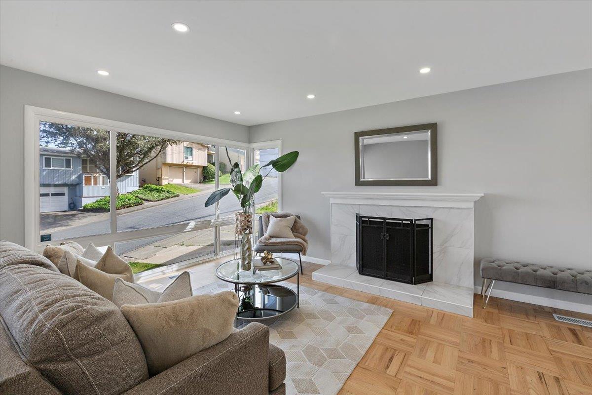 Detail Gallery Image 10 of 53 For 2490 Rosewood Dr, San Bruno,  CA 94066 - 3 Beds | 2 Baths