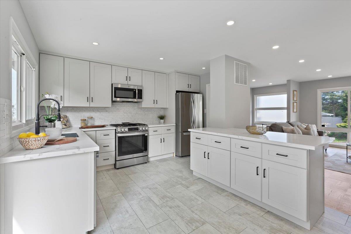 Detail Gallery Image 16 of 53 For 2490 Rosewood Dr, San Bruno,  CA 94066 - 3 Beds | 2 Baths