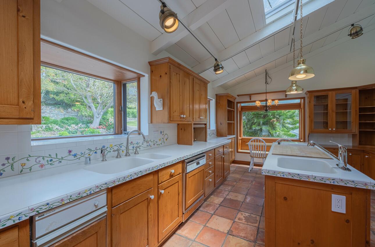 Detail Gallery Image 14 of 43 For 24324 San Juan Rd, Carmel,  CA 93923 - 4 Beds | 3 Baths