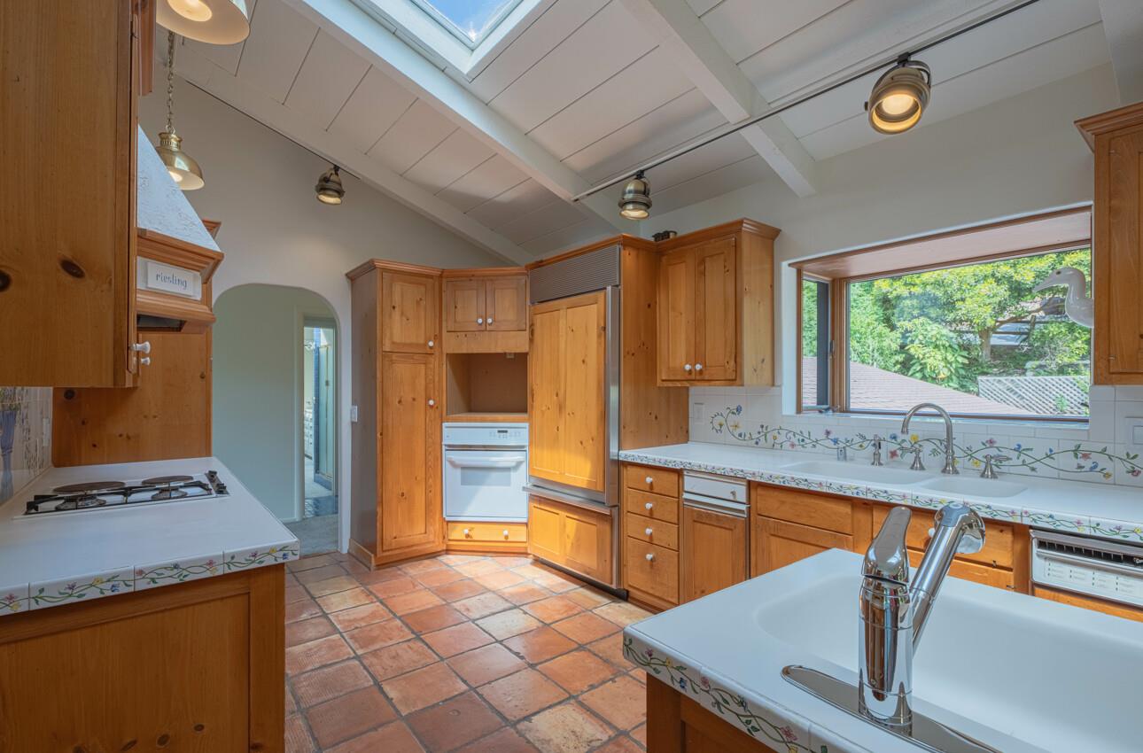 Detail Gallery Image 16 of 43 For 24324 San Juan Rd, Carmel,  CA 93923 - 4 Beds | 3 Baths