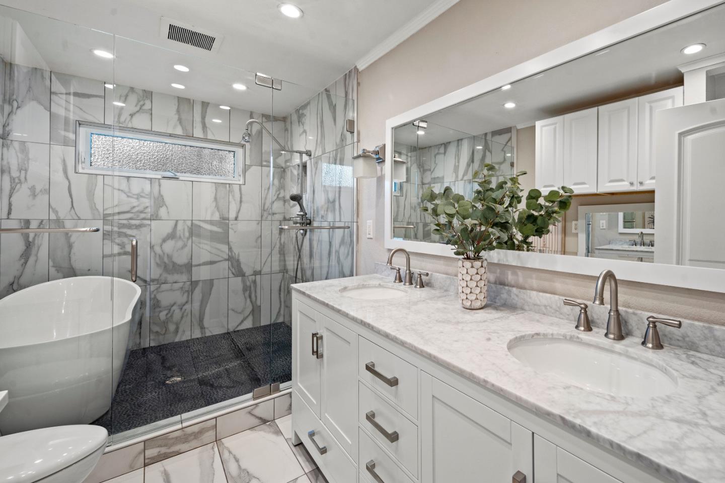 Detail Gallery Image 10 of 15 For 1307 Lawton Ave, Pacific Grove,  CA 93950 - 3 Beds | 2 Baths