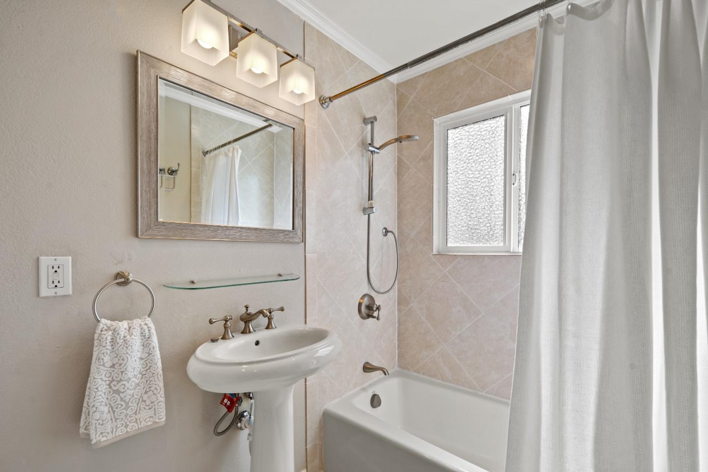 Detail Gallery Image 13 of 15 For 1307 Lawton Ave, Pacific Grove,  CA 93950 - 3 Beds | 2 Baths