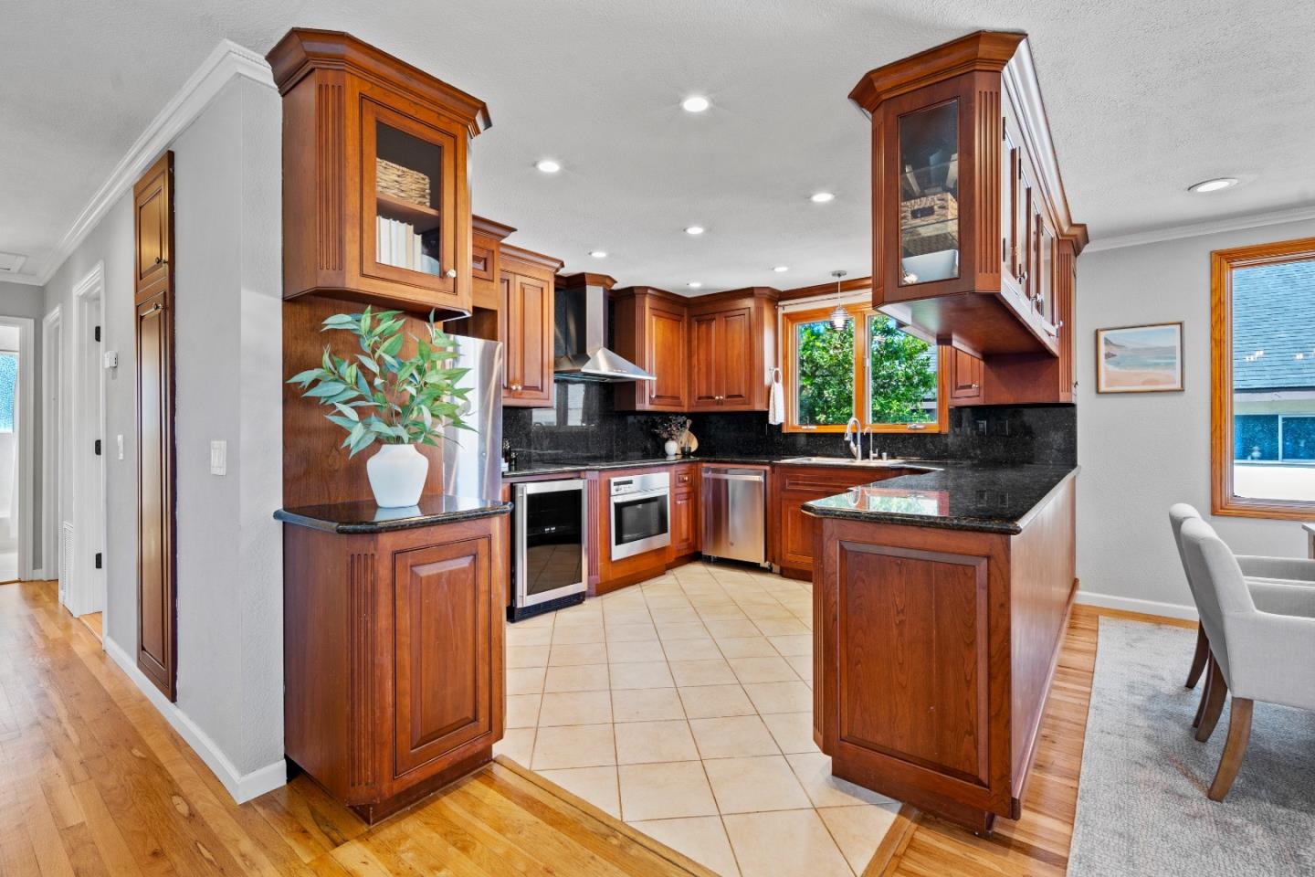 Detail Gallery Image 5 of 15 For 1307 Lawton Ave, Pacific Grove,  CA 93950 - 3 Beds | 2 Baths