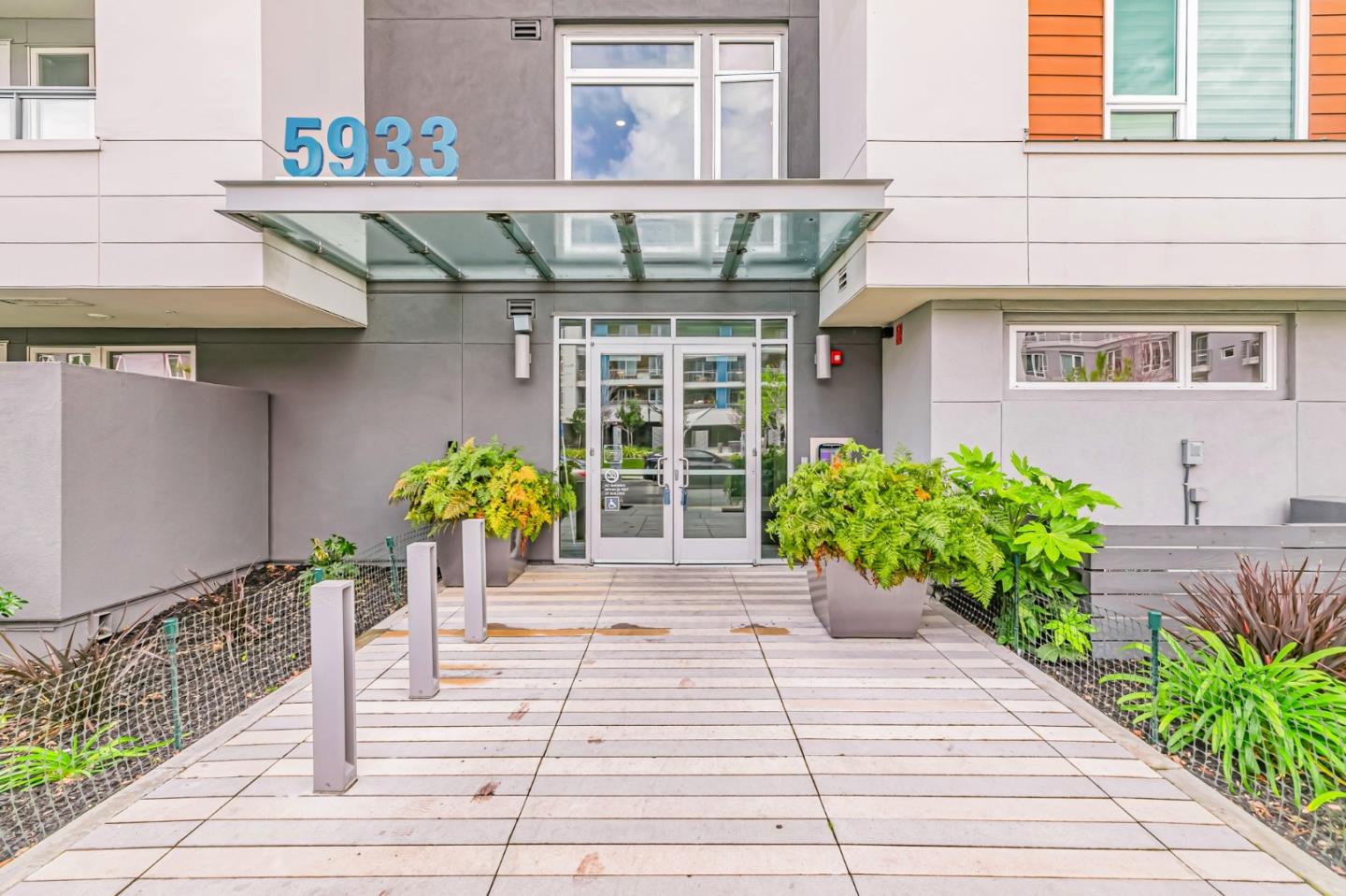 Detail Gallery Image 2 of 51 For 5933 Sunstone Dr #319,  San Jose,  CA 95123 - 2 Beds | 2 Baths
