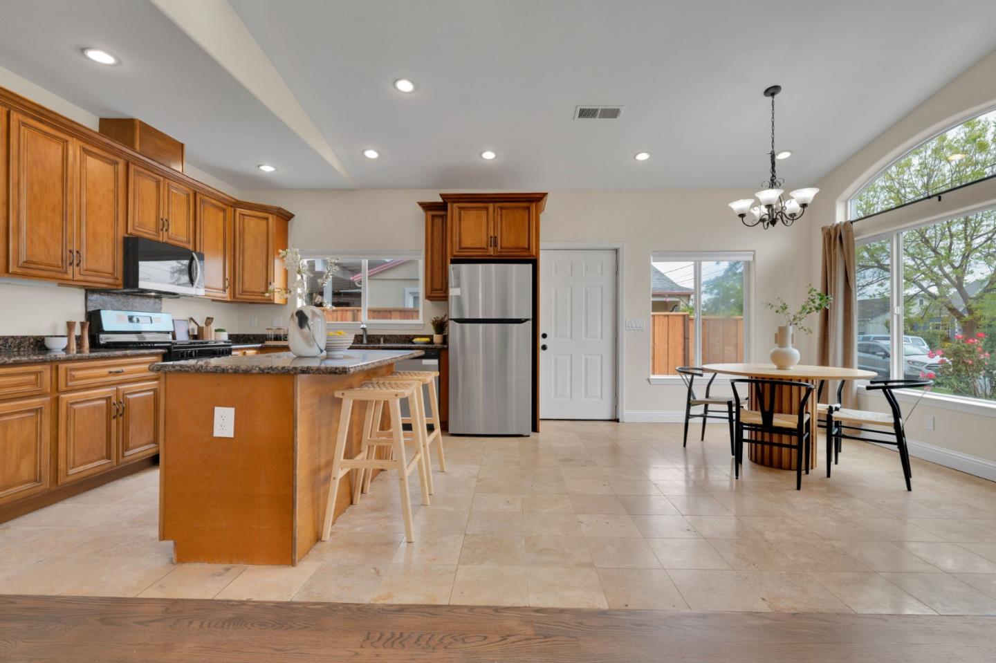 Detail Gallery Image 8 of 47 For 120 Dale Dr, San Jose,  CA 95127 - 3 Beds | 2/1 Baths