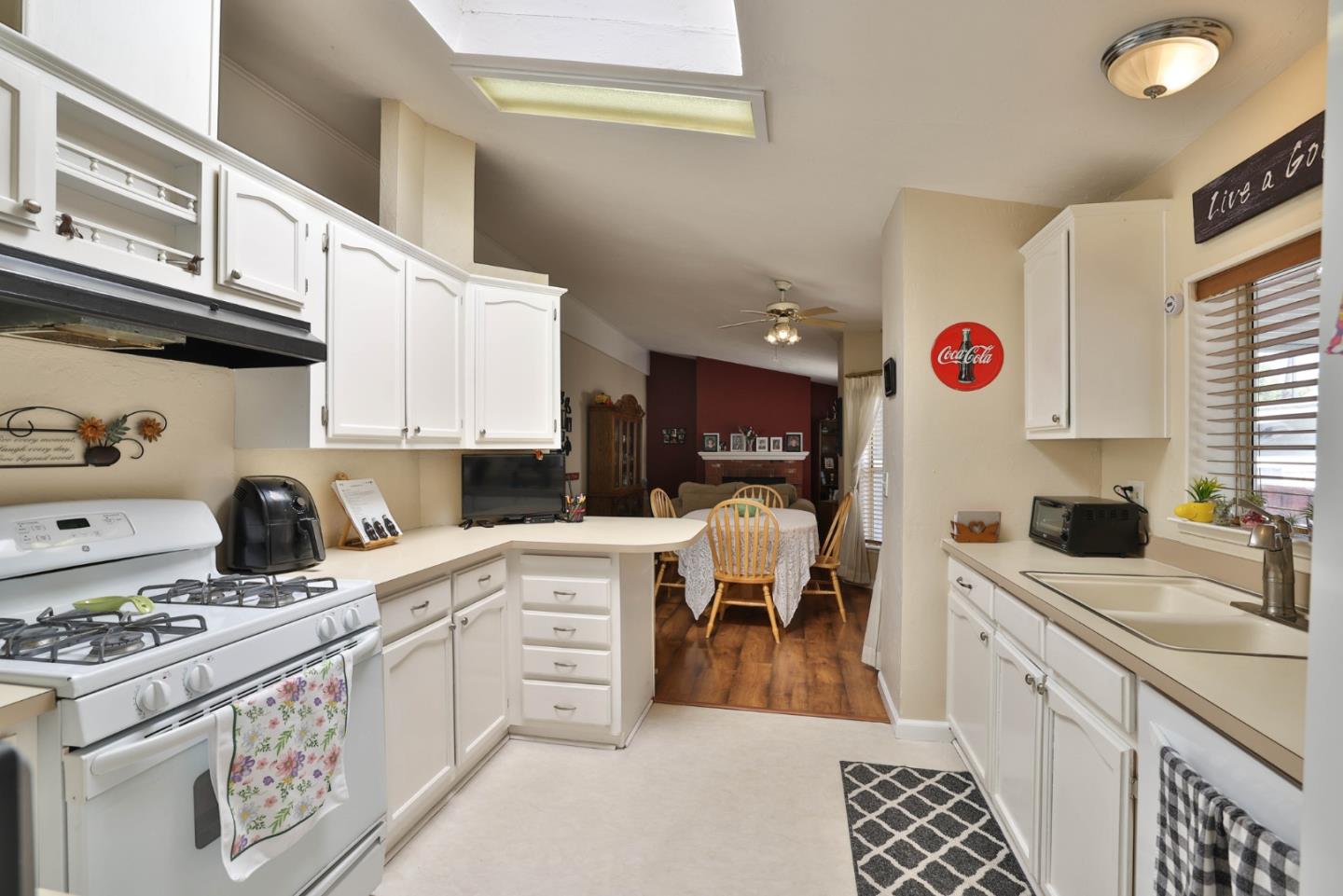 Detail Gallery Image 6 of 34 For 1520 E. Capitol Expwy #133,  San Jose,  CA 95121 - 3 Beds | 2 Baths