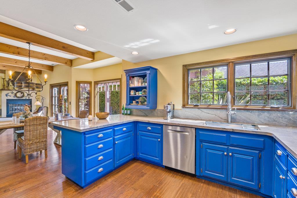 Detail Gallery Image 15 of 56 For 4188 Court Dr, Santa Cruz,  CA 95062 - 4 Beds | 4 Baths