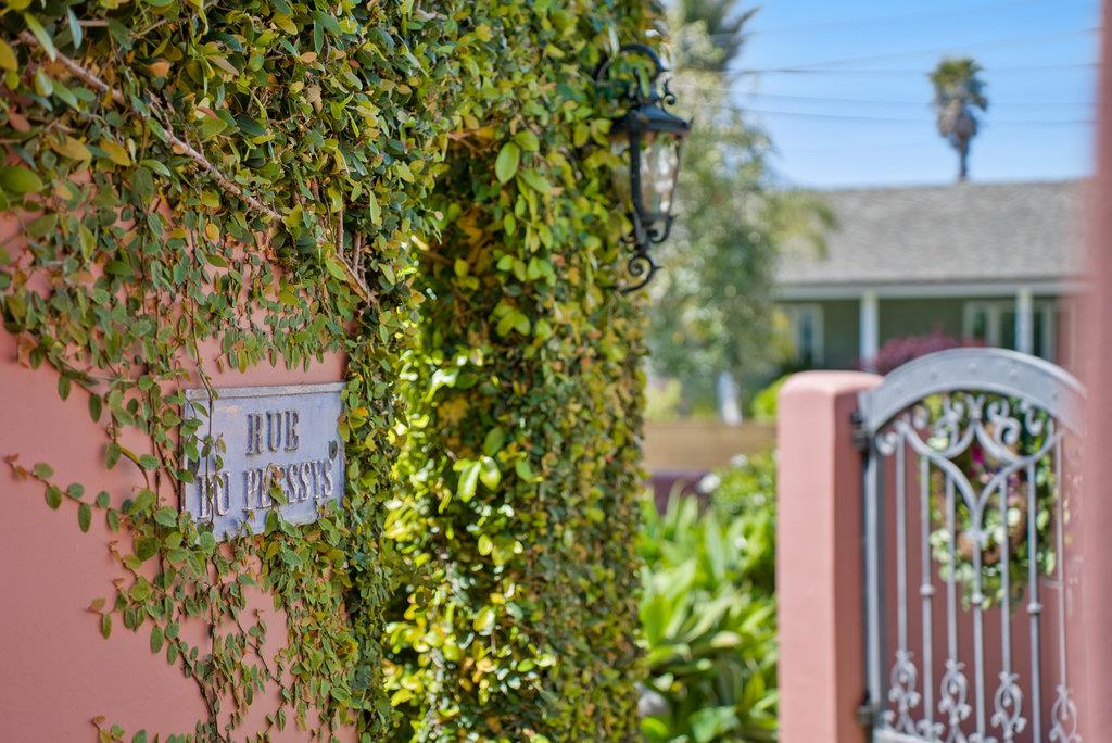 Detail Gallery Image 3 of 56 For 4188 Court Dr, Santa Cruz,  CA 95062 - 4 Beds | 4 Baths
