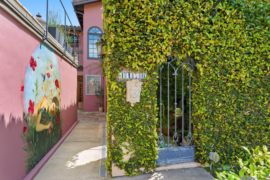 Detail Gallery Image 4 of 56 For 4188 Court Dr, Santa Cruz,  CA 95062 - 4 Beds | 4 Baths