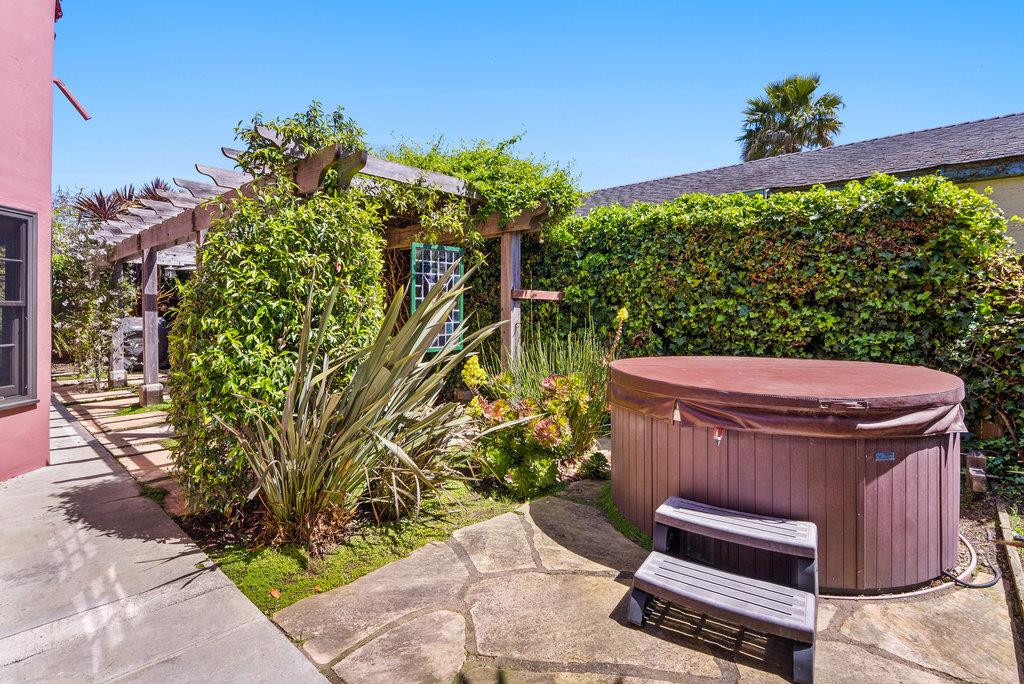 Detail Gallery Image 41 of 56 For 4188 Court Dr, Santa Cruz,  CA 95062 - 4 Beds | 4 Baths