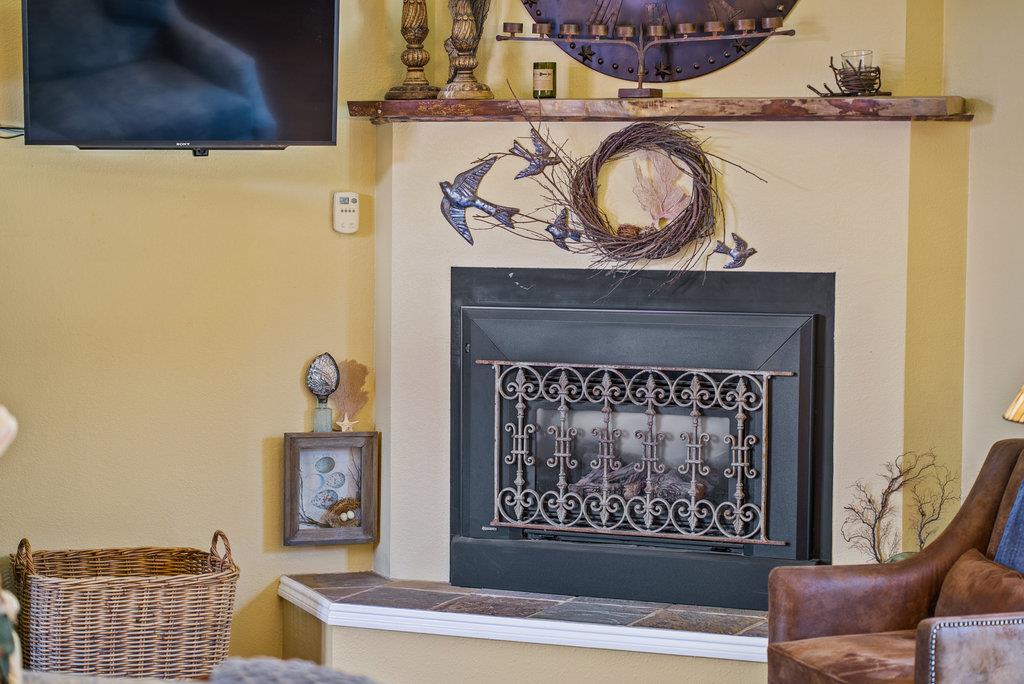 Detail Gallery Image 7 of 56 For 4188 Court Dr, Santa Cruz,  CA 95062 - 4 Beds | 4 Baths