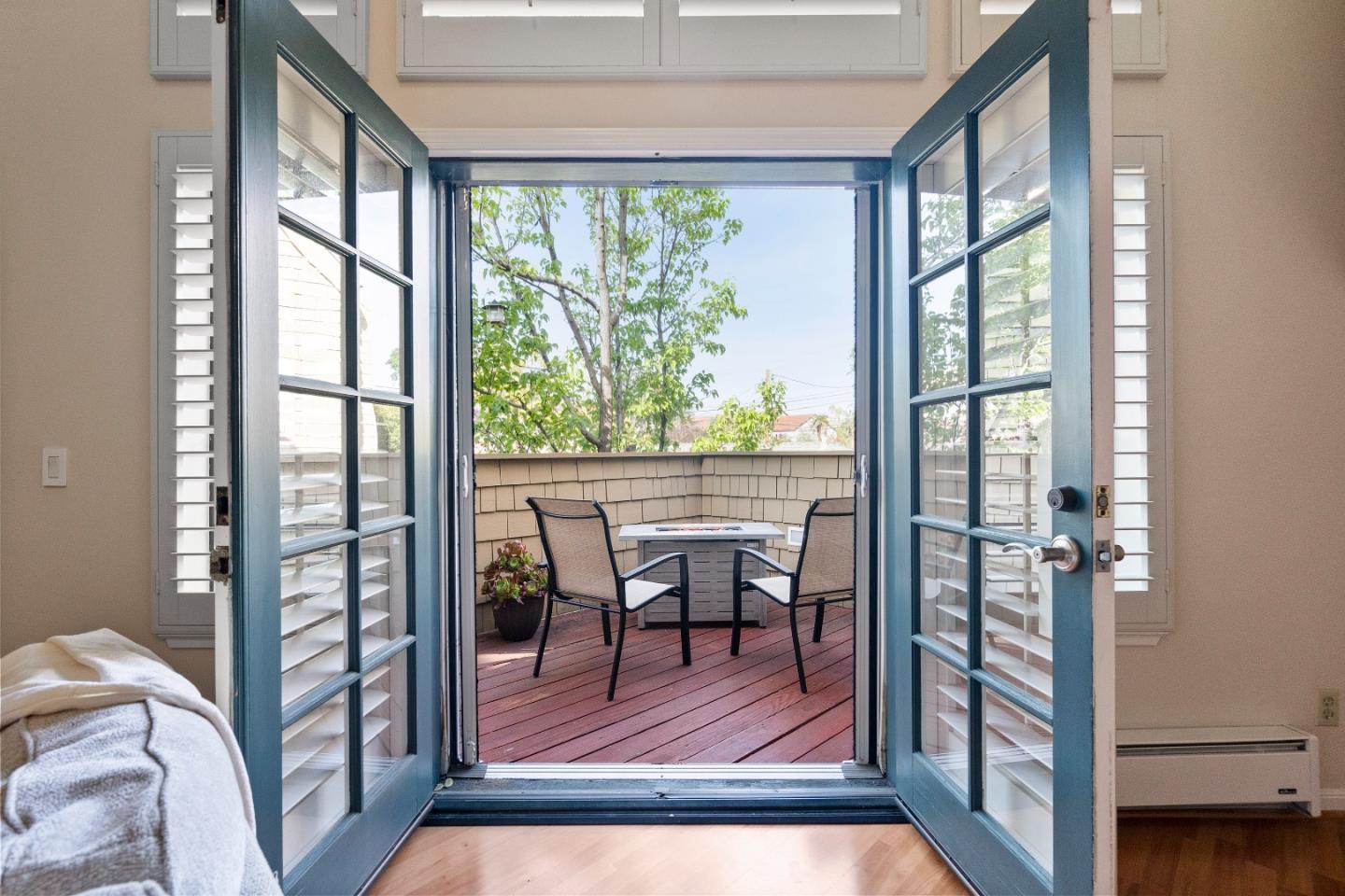 Detail Gallery Image 10 of 59 For 443 College Ave, Palo Alto,  CA 94306 - 4 Beds | 4 Baths