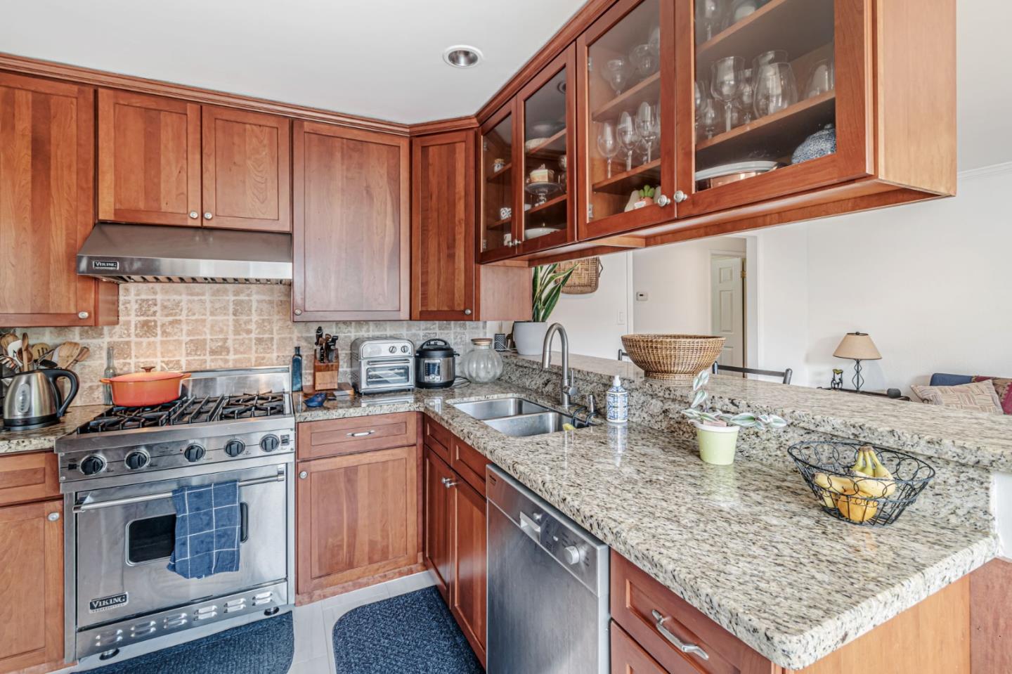 Detail Gallery Image 13 of 39 For 2261 Whitman Way, San Bruno,  CA 94066 - 3 Beds | 2 Baths