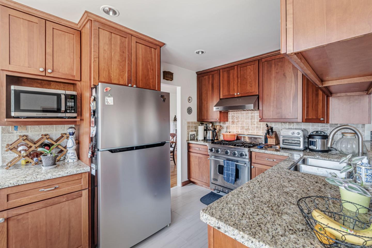 Detail Gallery Image 14 of 39 For 2261 Whitman Way, San Bruno,  CA 94066 - 3 Beds | 2 Baths