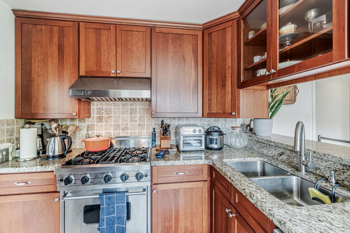 Detail Gallery Image 15 of 39 For 2261 Whitman Way, San Bruno,  CA 94066 - 3 Beds | 2 Baths