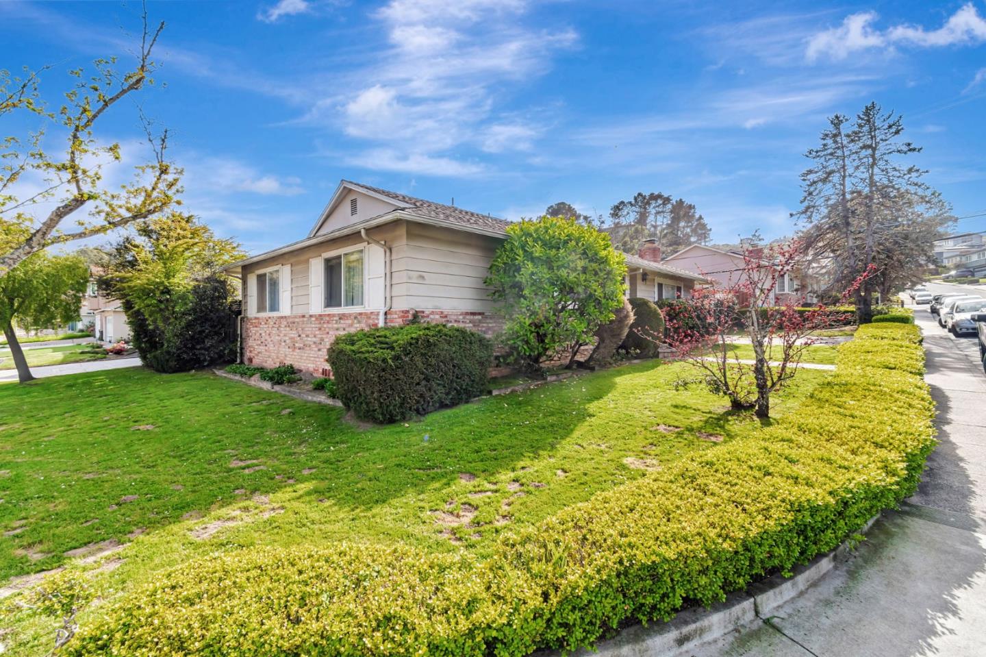 Detail Gallery Image 2 of 39 For 2261 Whitman Way, San Bruno,  CA 94066 - 3 Beds | 2 Baths