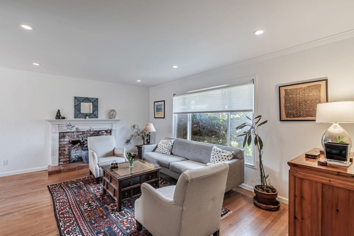 Detail Gallery Image 4 of 39 For 2261 Whitman Way, San Bruno,  CA 94066 - 3 Beds | 2 Baths