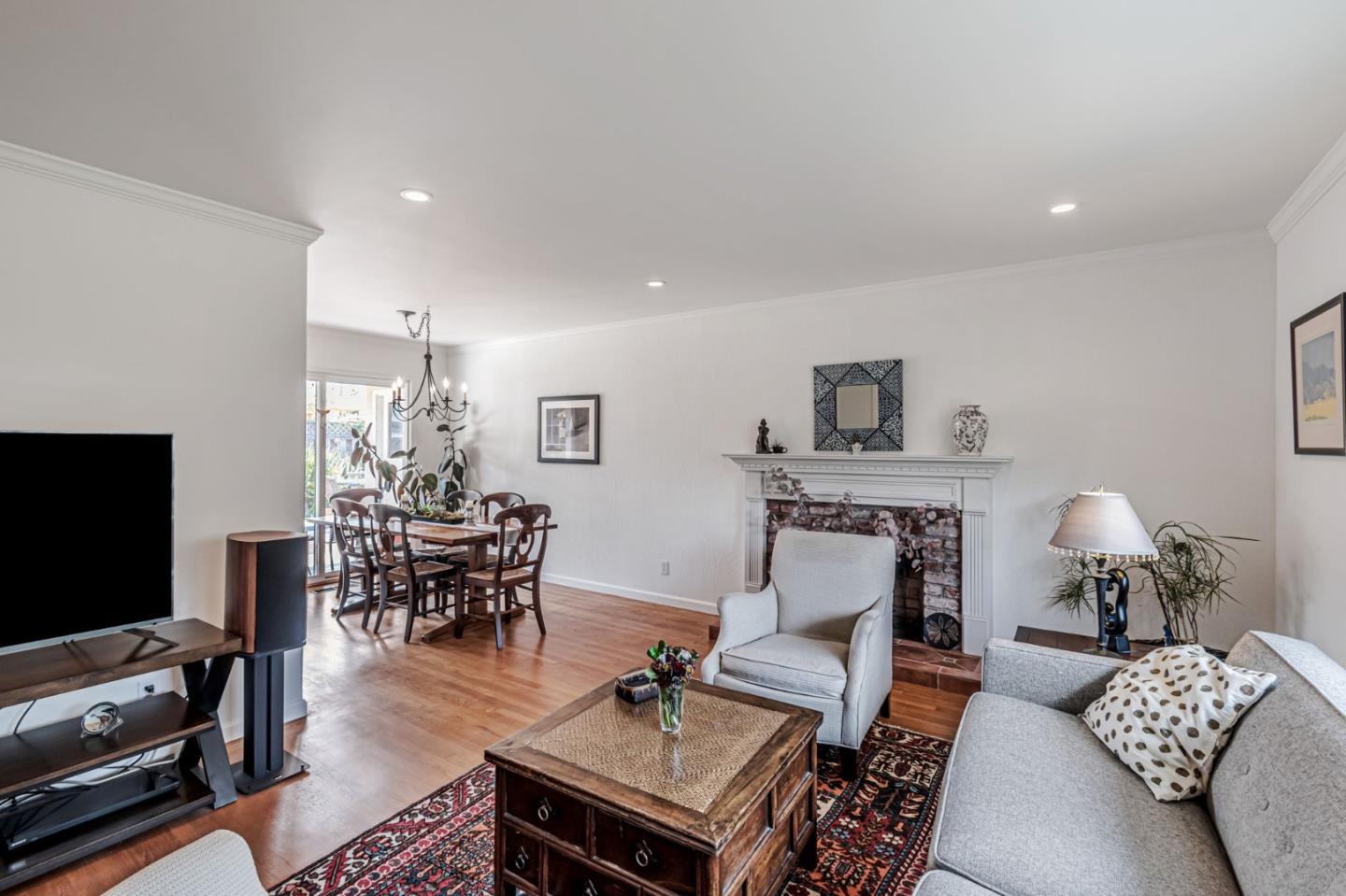 Detail Gallery Image 6 of 39 For 2261 Whitman Way, San Bruno,  CA 94066 - 3 Beds | 2 Baths