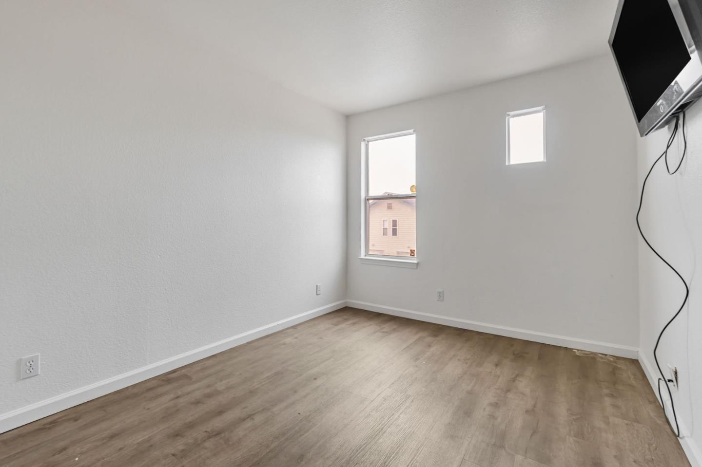 Detail Gallery Image 10 of 30 For 17 Kiska Rd, San Francisco,  CA 94124 - 3 Beds | 2 Baths