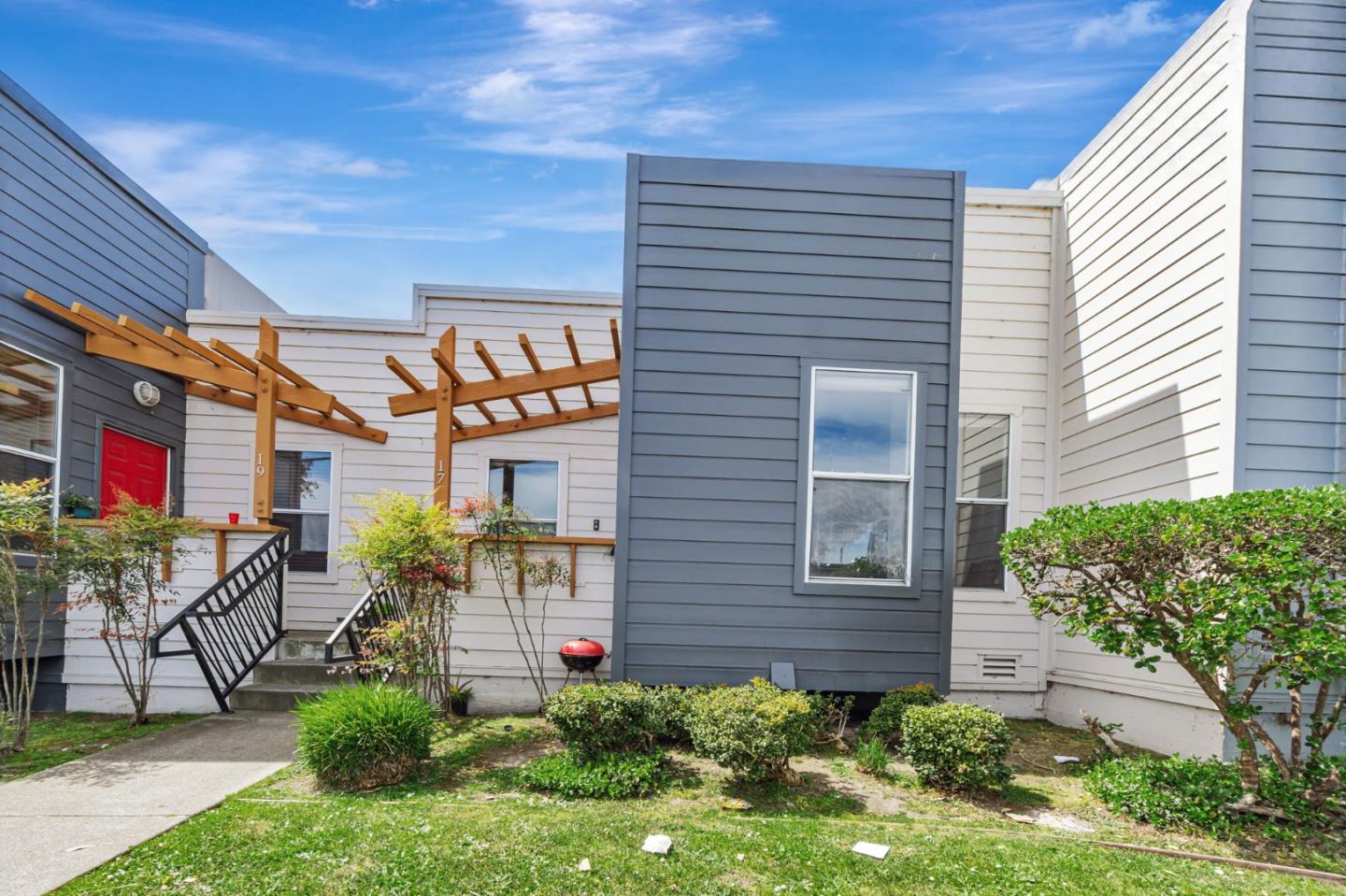 Detail Gallery Image 2 of 30 For 17 Kiska Rd, San Francisco,  CA 94124 - 3 Beds | 2 Baths