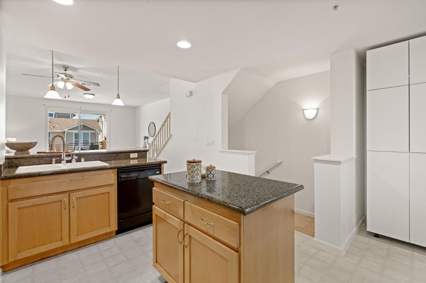 Detail Gallery Image 12 of 39 For 4331 Westerly Cmn, Fremont,  CA 94538 - 4 Beds | 4 Baths