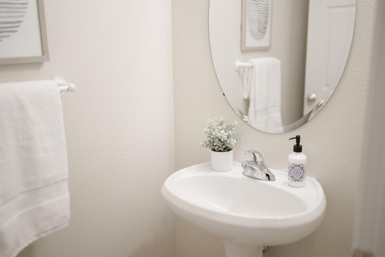 Detail Gallery Image 9 of 75 For 8 Flora Ln, Scotts Valley,  CA 95066 - 3 Beds | 2/1 Baths