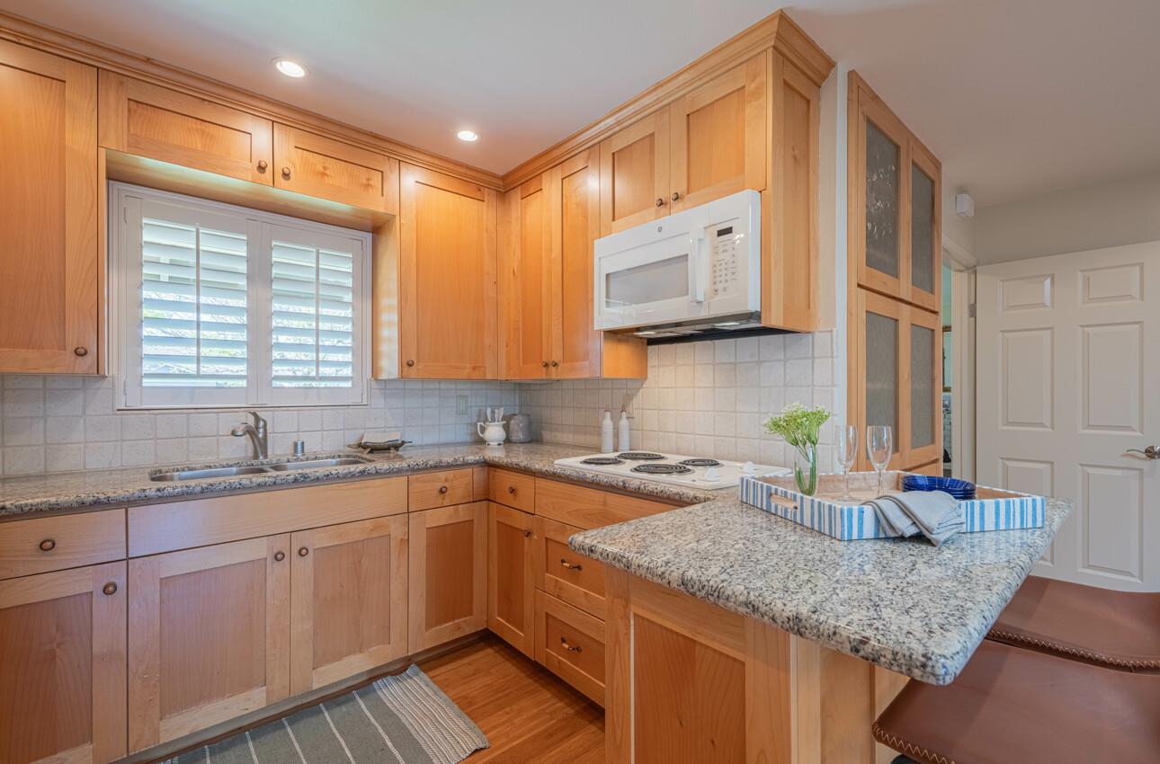 Detail Gallery Image 10 of 39 For 16 Del Rey Cir, Salinas,  CA 93901 - 3 Beds | 2 Baths