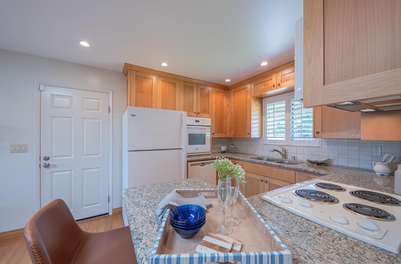 Detail Gallery Image 11 of 39 For 16 Del Rey Cir, Salinas,  CA 93901 - 3 Beds | 2 Baths