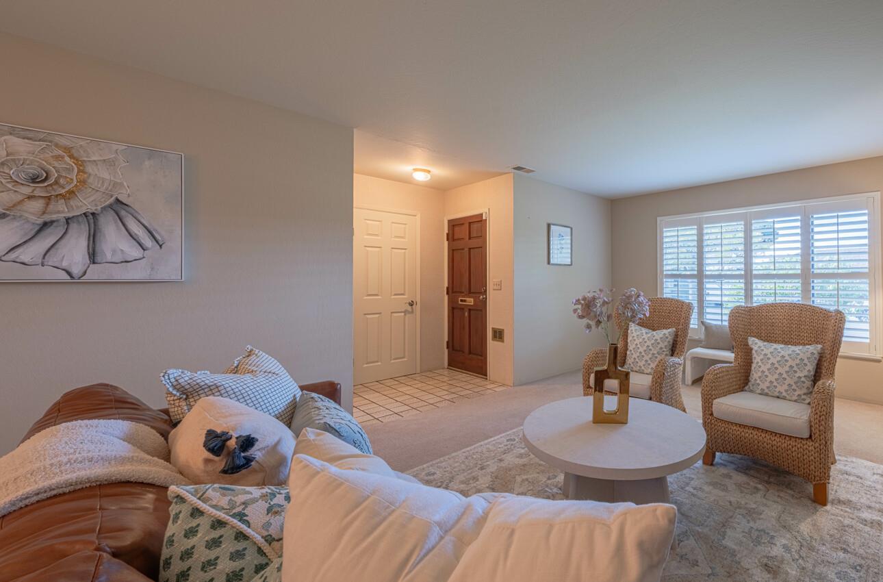 Detail Gallery Image 5 of 39 For 16 Del Rey Cir, Salinas,  CA 93901 - 3 Beds | 2 Baths