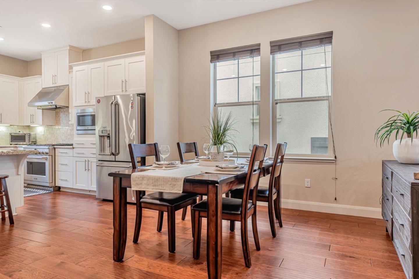 Detail Gallery Image 12 of 41 For 1570 Hidden Creek Ln, Milpitas,  CA 95035 - 4 Beds | 3/1 Baths