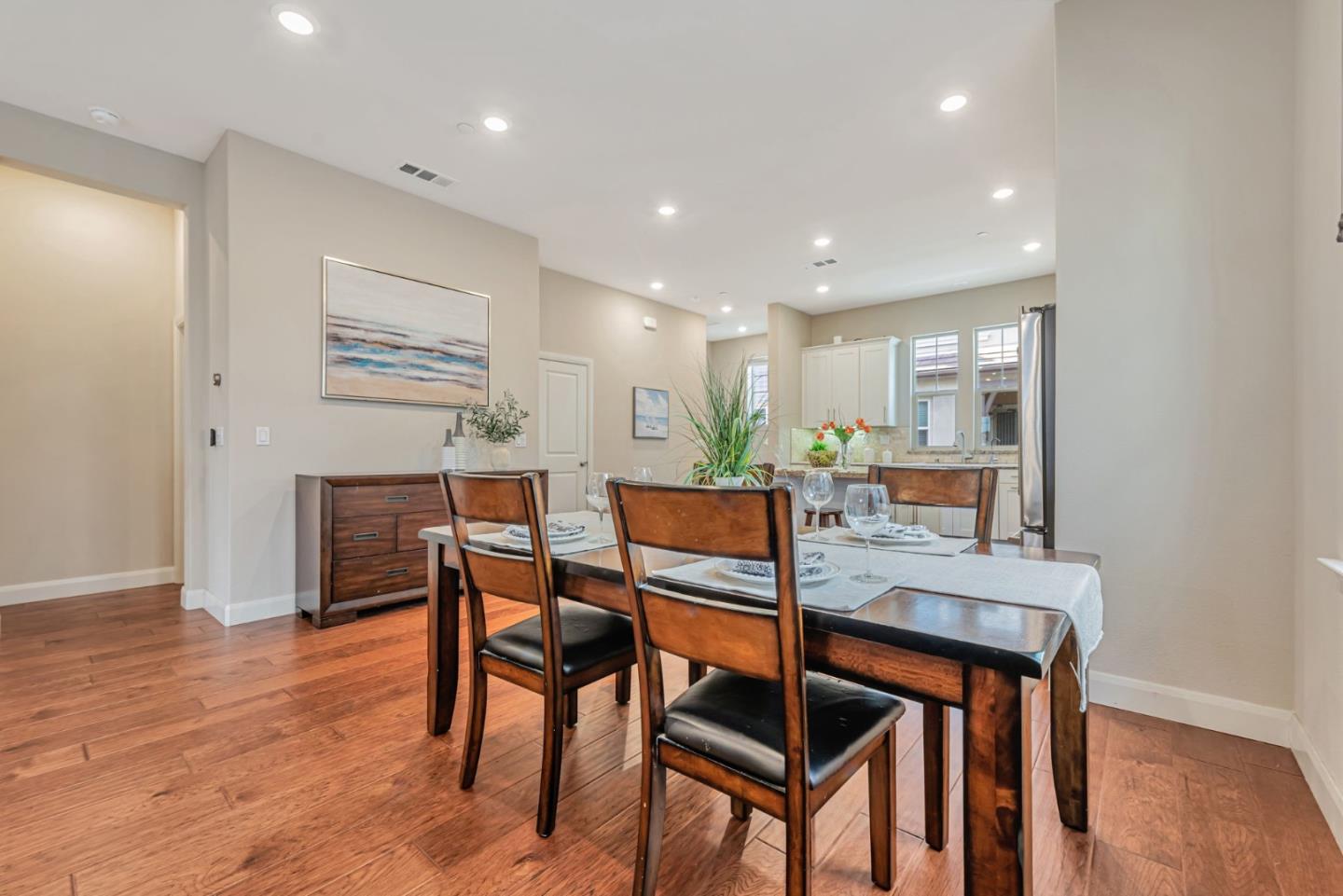 Detail Gallery Image 13 of 41 For 1570 Hidden Creek Ln, Milpitas,  CA 95035 - 4 Beds | 3/1 Baths