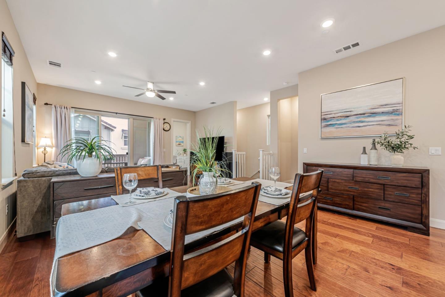 Detail Gallery Image 14 of 41 For 1570 Hidden Creek Ln, Milpitas,  CA 95035 - 4 Beds | 3/1 Baths