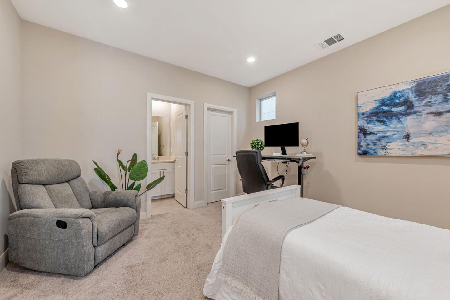 Detail Gallery Image 15 of 41 For 1570 Hidden Creek Ln, Milpitas,  CA 95035 - 4 Beds | 3/1 Baths
