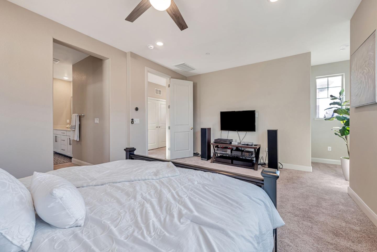 Detail Gallery Image 20 of 41 For 1570 Hidden Creek Ln, Milpitas,  CA 95035 - 4 Beds | 3/1 Baths