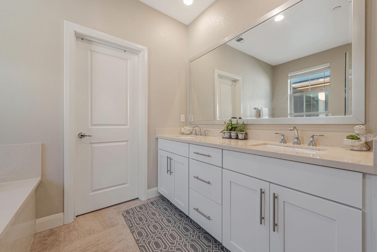 Detail Gallery Image 26 of 41 For 1570 Hidden Creek Ln, Milpitas,  CA 95035 - 4 Beds | 3/1 Baths
