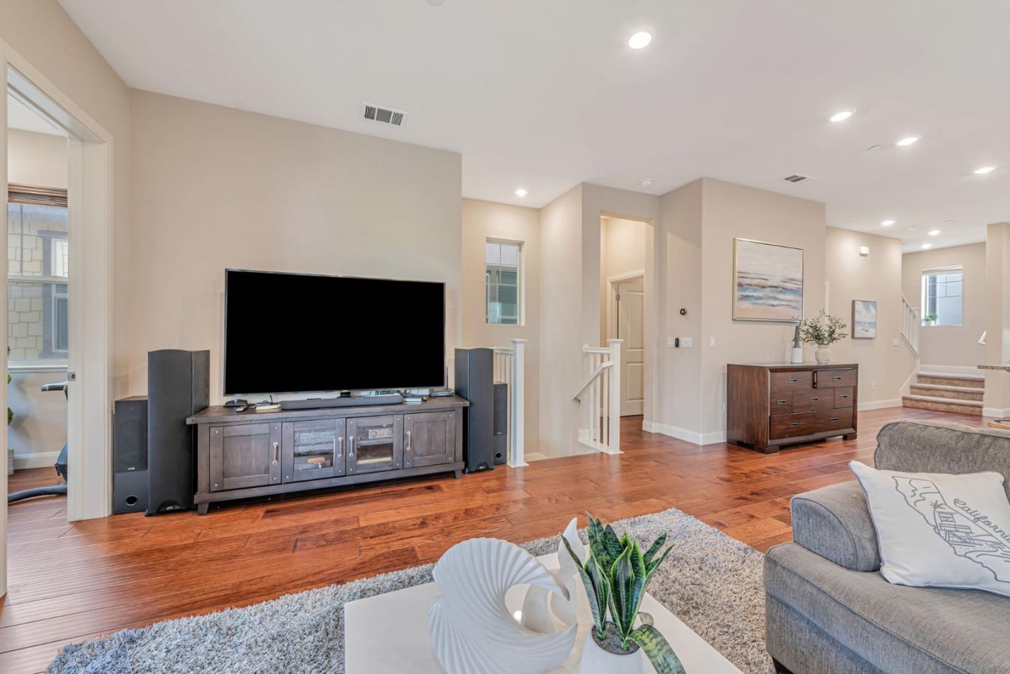 Detail Gallery Image 3 of 41 For 1570 Hidden Creek Ln, Milpitas,  CA 95035 - 4 Beds | 3/1 Baths