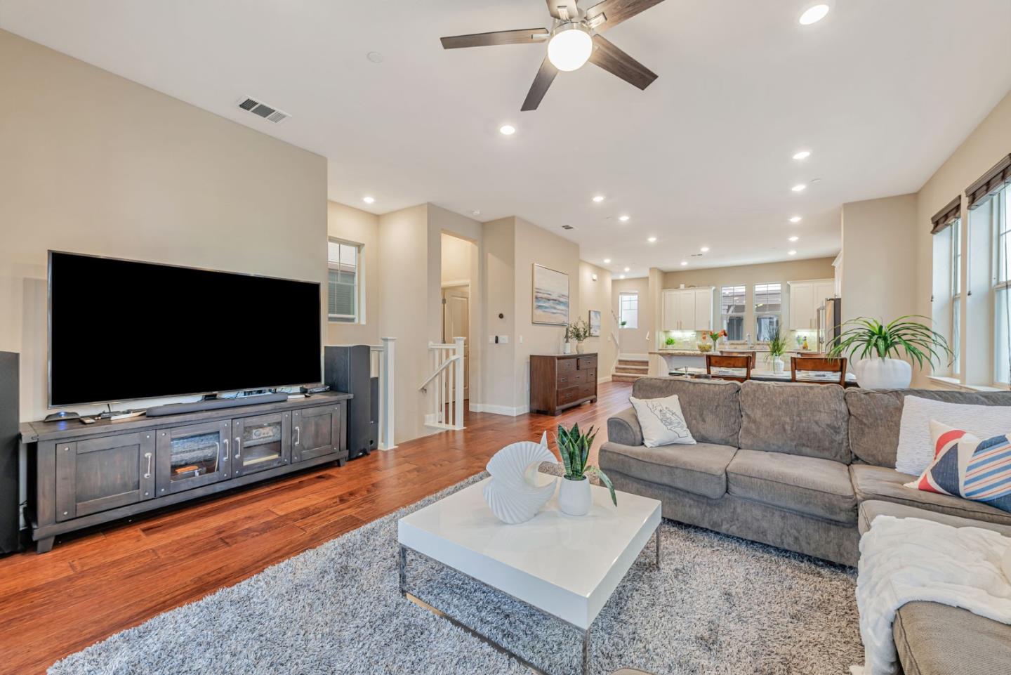 Detail Gallery Image 4 of 41 For 1570 Hidden Creek Ln, Milpitas,  CA 95035 - 4 Beds | 3/1 Baths