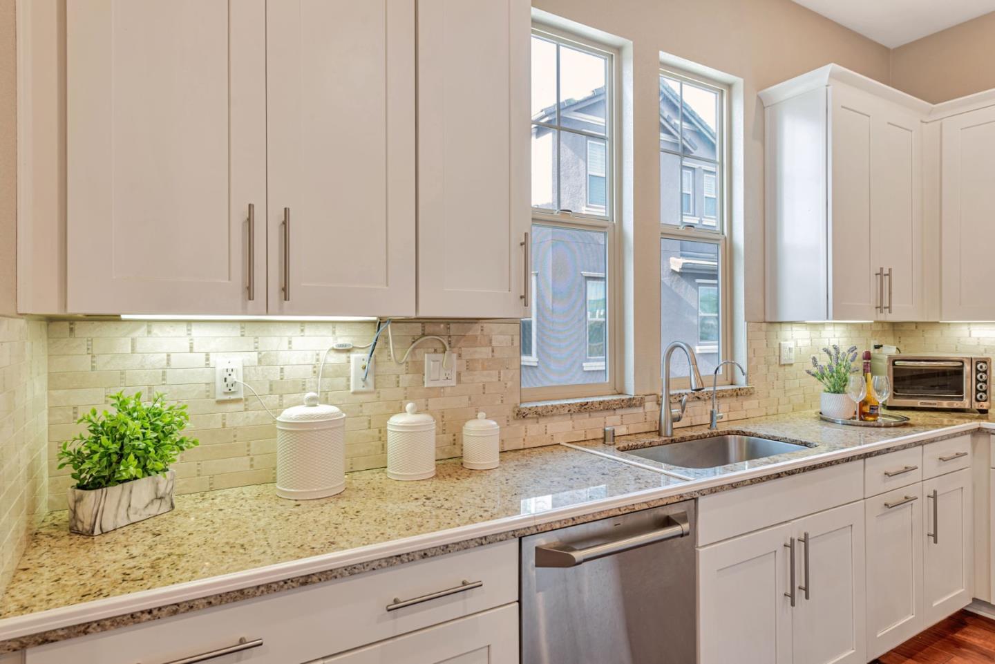 Detail Gallery Image 7 of 41 For 1570 Hidden Creek Ln, Milpitas,  CA 95035 - 4 Beds | 3/1 Baths