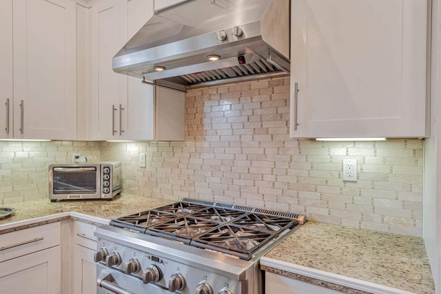 Detail Gallery Image 9 of 41 For 1570 Hidden Creek Ln, Milpitas,  CA 95035 - 4 Beds | 3/1 Baths