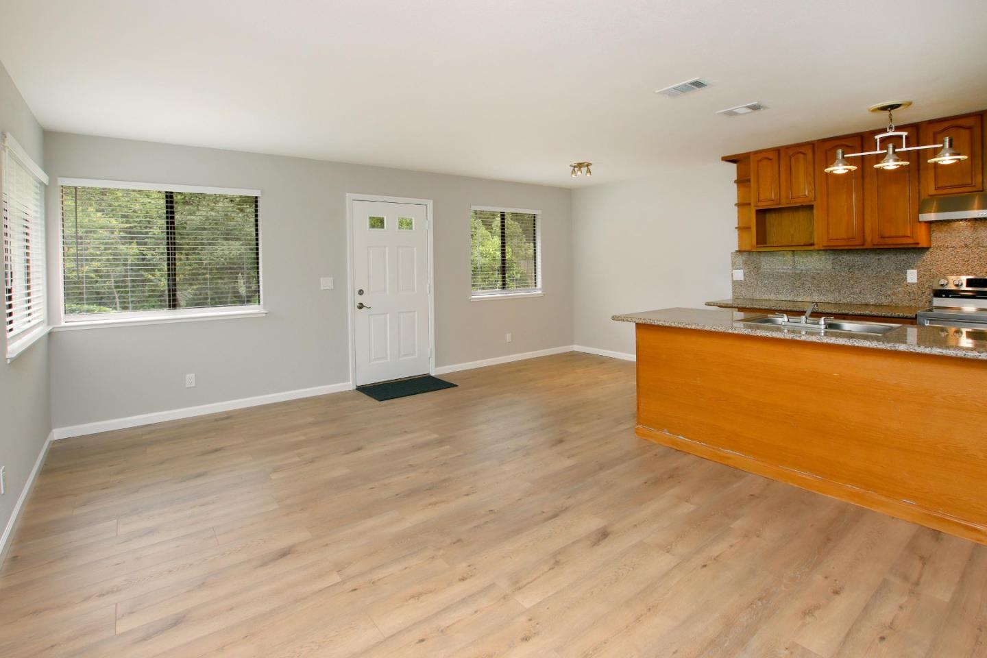 Detail Gallery Image 2 of 20 For 1147 Callas Ln #2,  Capitola,  CA 95010 - 2 Beds | 1 Baths