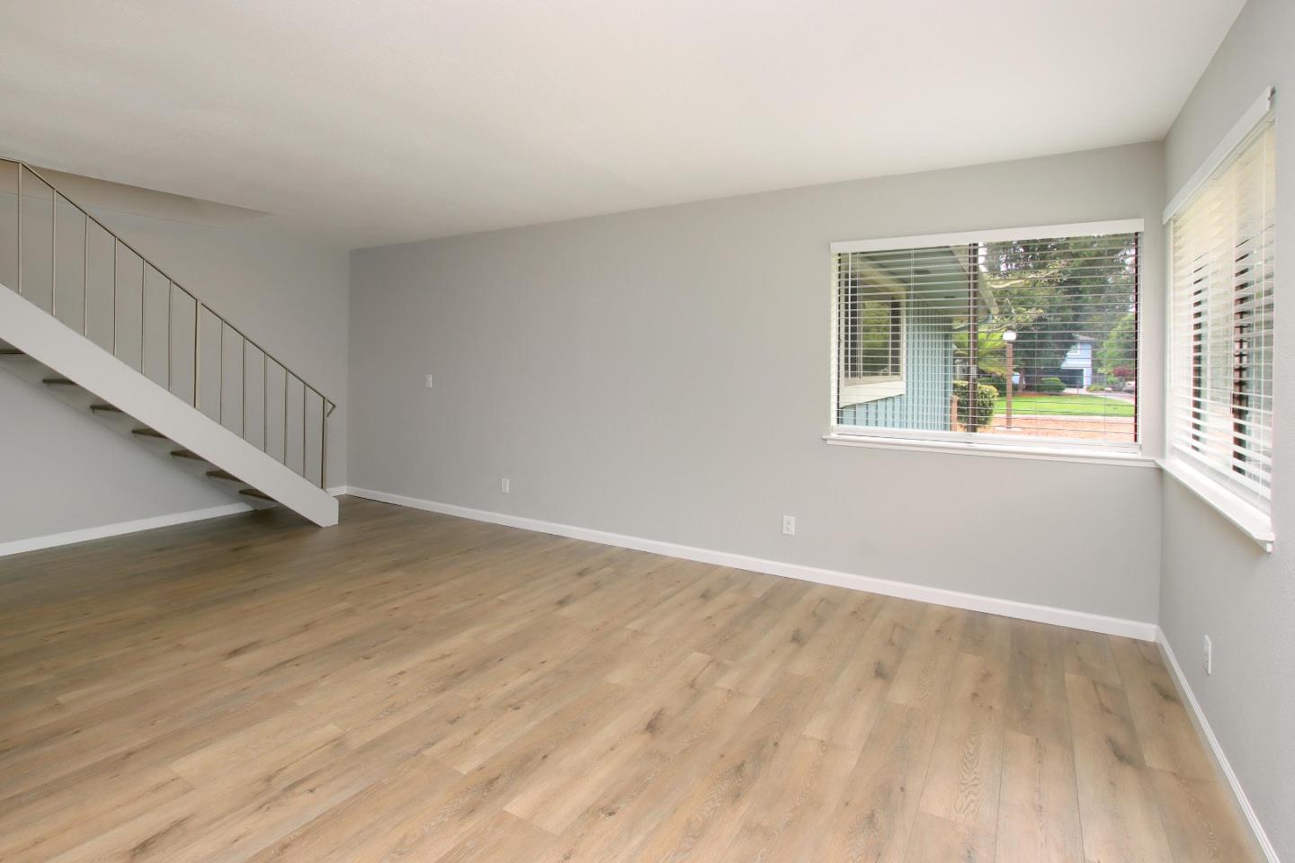 Detail Gallery Image 4 of 20 For 1147 Callas Ln #2,  Capitola,  CA 95010 - 2 Beds | 1 Baths