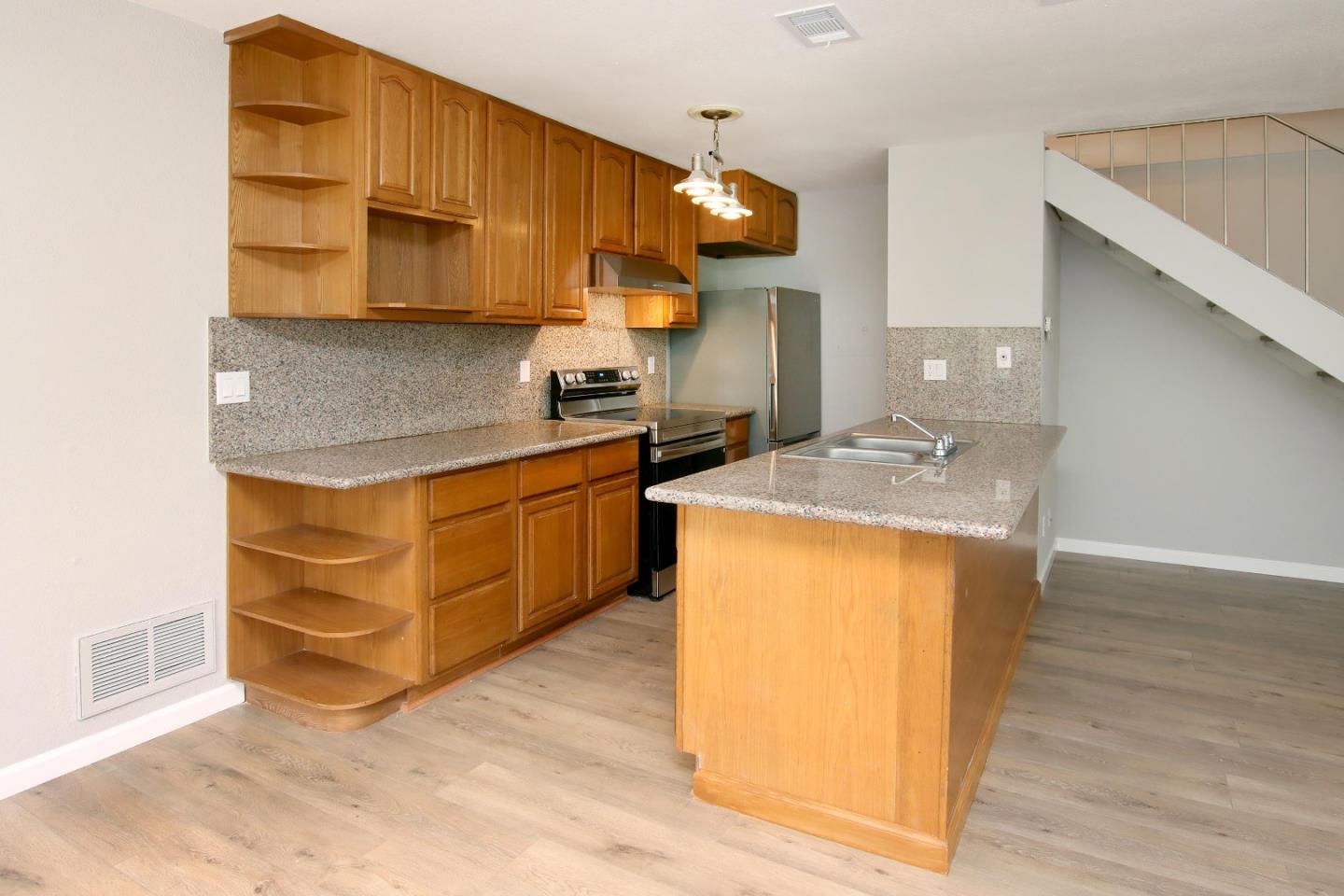 Detail Gallery Image 5 of 20 For 1147 Callas Ln #2,  Capitola,  CA 95010 - 2 Beds | 1 Baths